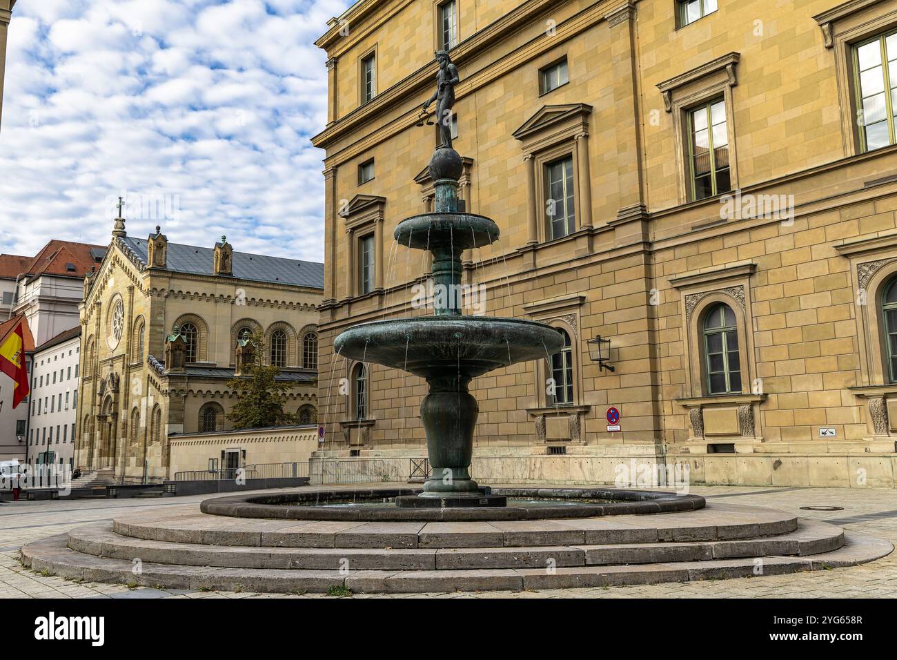 Brunnen Kronprinz-Rupprecht-Brunnen in der Nähe des Marstallplatzes in München, Deutschland in Europa Stockfoto