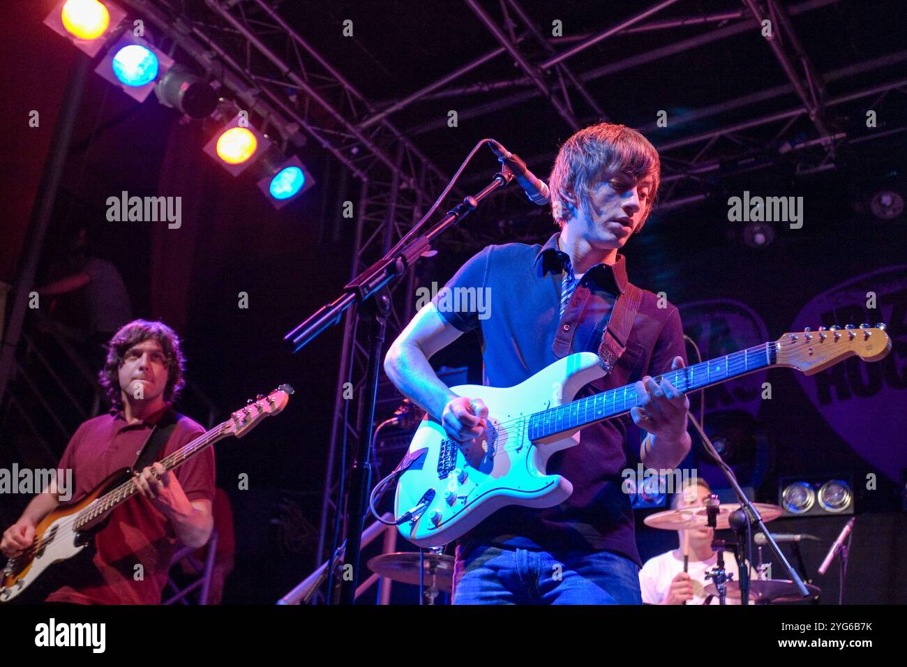 Arctic Monkeys tritt in Bar M, Ibiza, 1. September 2007, Ibiza, Spanien auf. Stockfoto