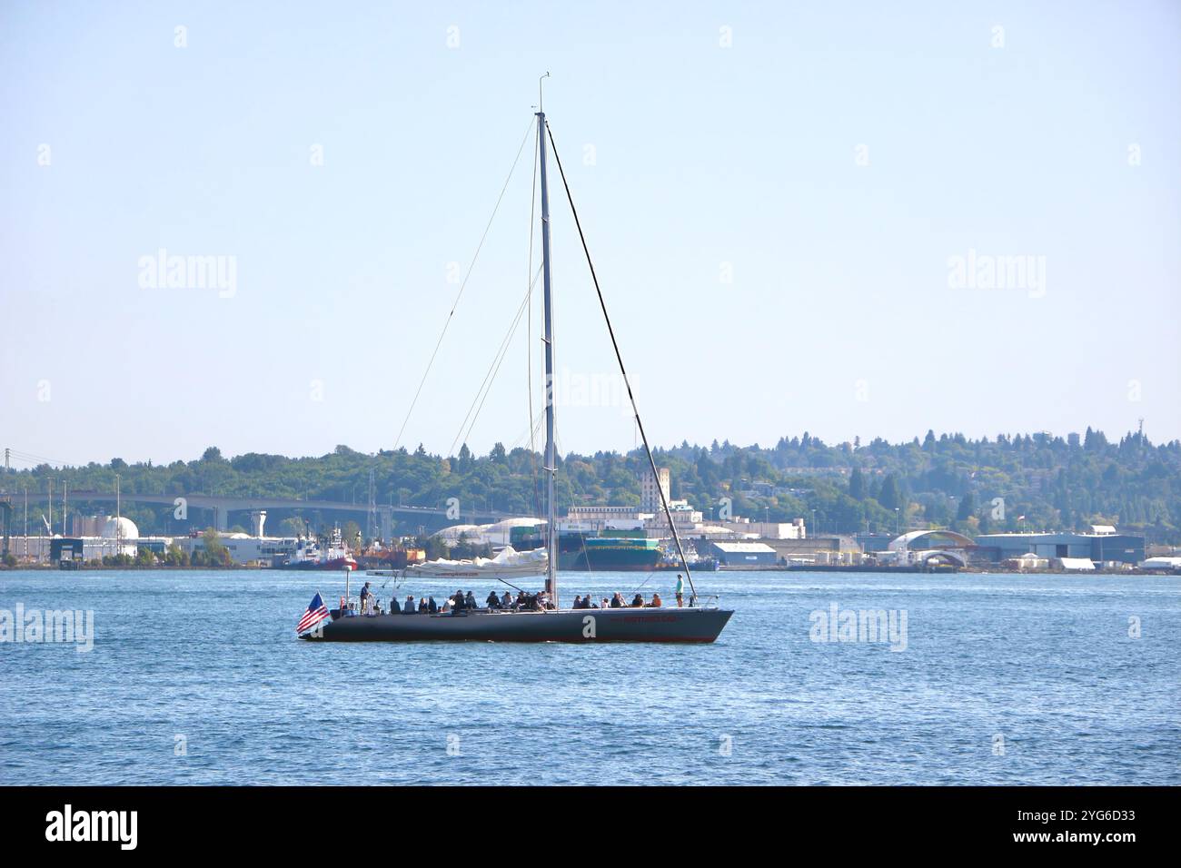 Neptunes Auto 70 Fuß Rennyacht, betrieben von Sailing Seattle für private Charterflüge mit Motorleistung auf See Puget Sound Elliott Bay Seattle USA Stockfoto