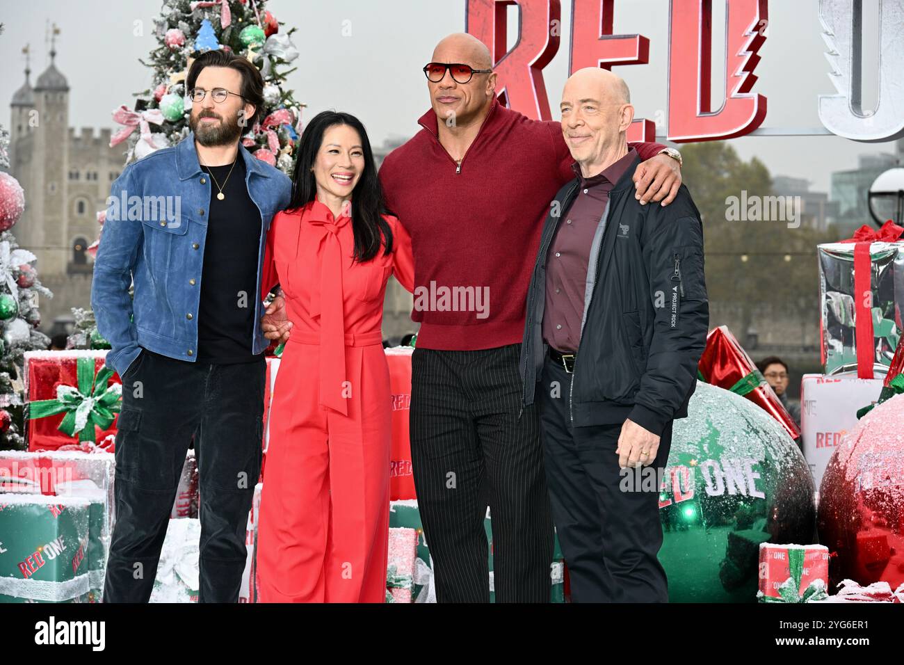 London, Großbritannien. Dwayne Johnson, Lucy Liu, Chris Evans, J. K Simmons, Red One Photocall, Potters Fields, London, Großbritannien Stockfoto