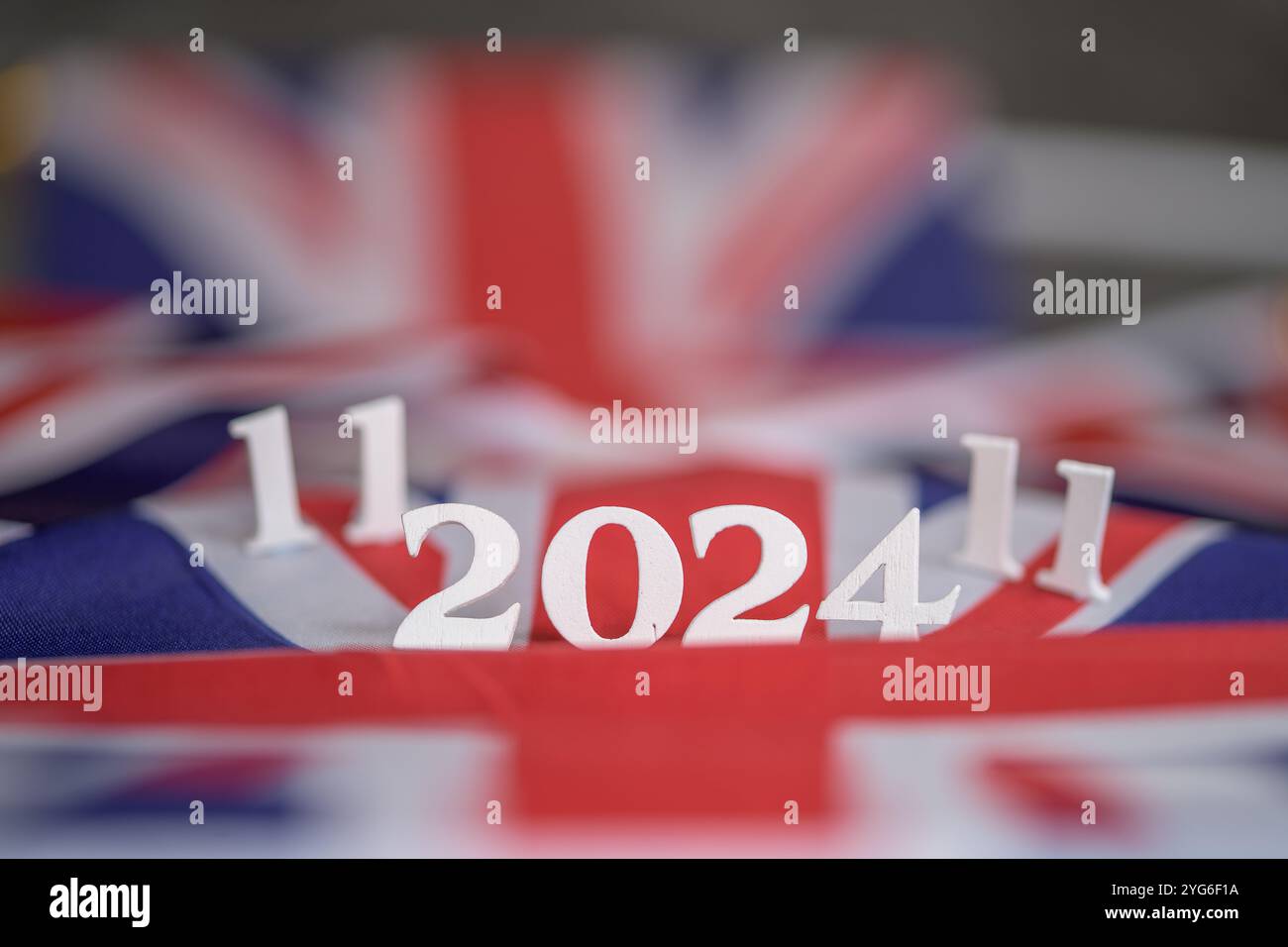 Gedenkfeier zum Tag des Waffenstillstands, die elfte Stunde des elften Tages von 2024 mit Union Jack Hintergrund 11.11.2024 Stockfoto