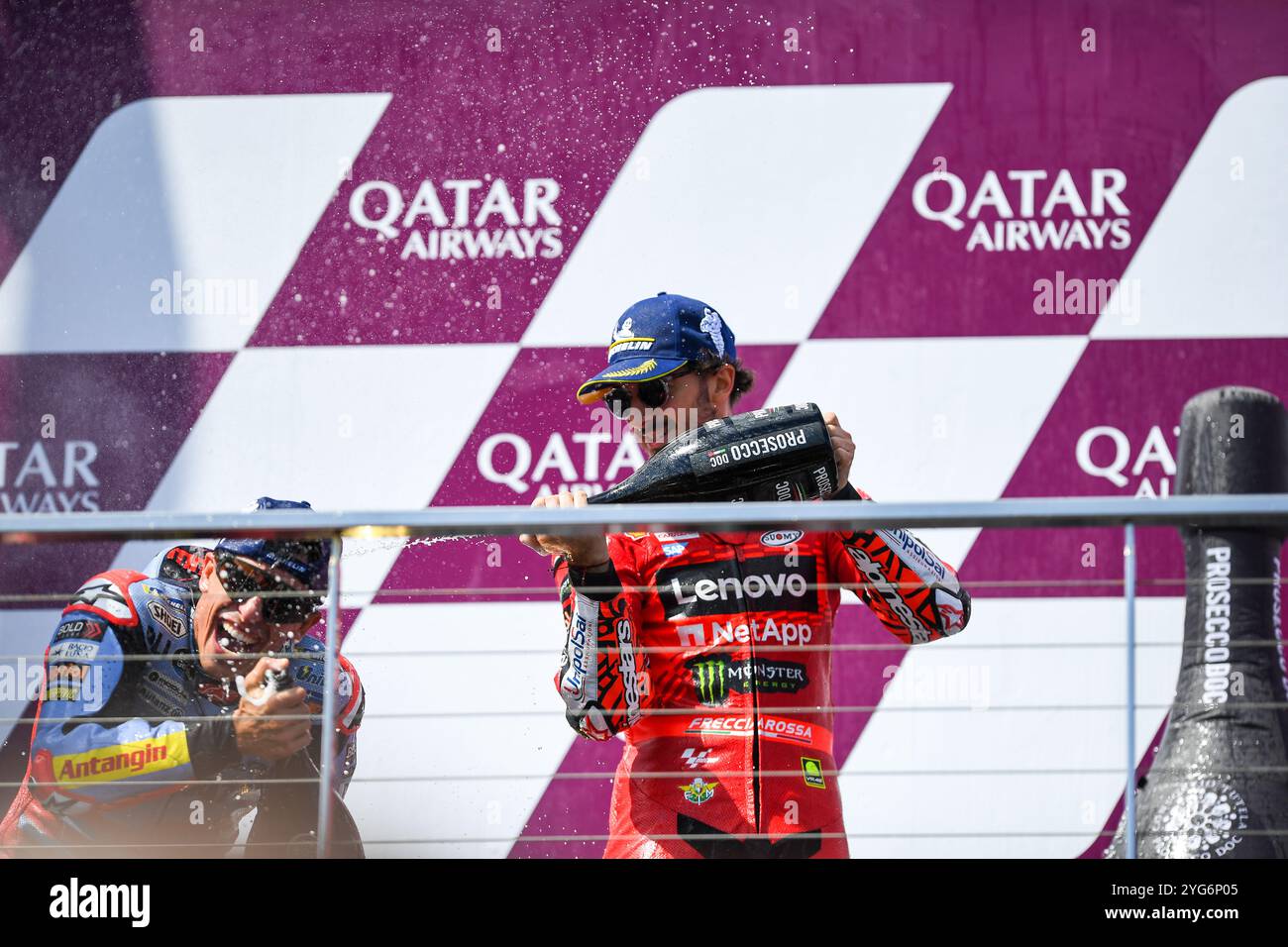 Phillip Island, Australien. Oktober 2024. Marc Marquez (L) aus Spanien und Francesco Bagnaia (R) aus Italien feiern bei der Podiumspräsentation der australischen MotoGP 2024 auf dem Phillip Island Grand Prix Circuit. (Foto: Alexander Bogatyrev/SOPA Images/SIPA USA) Credit: SIPA USA/Alamy Live News Stockfoto