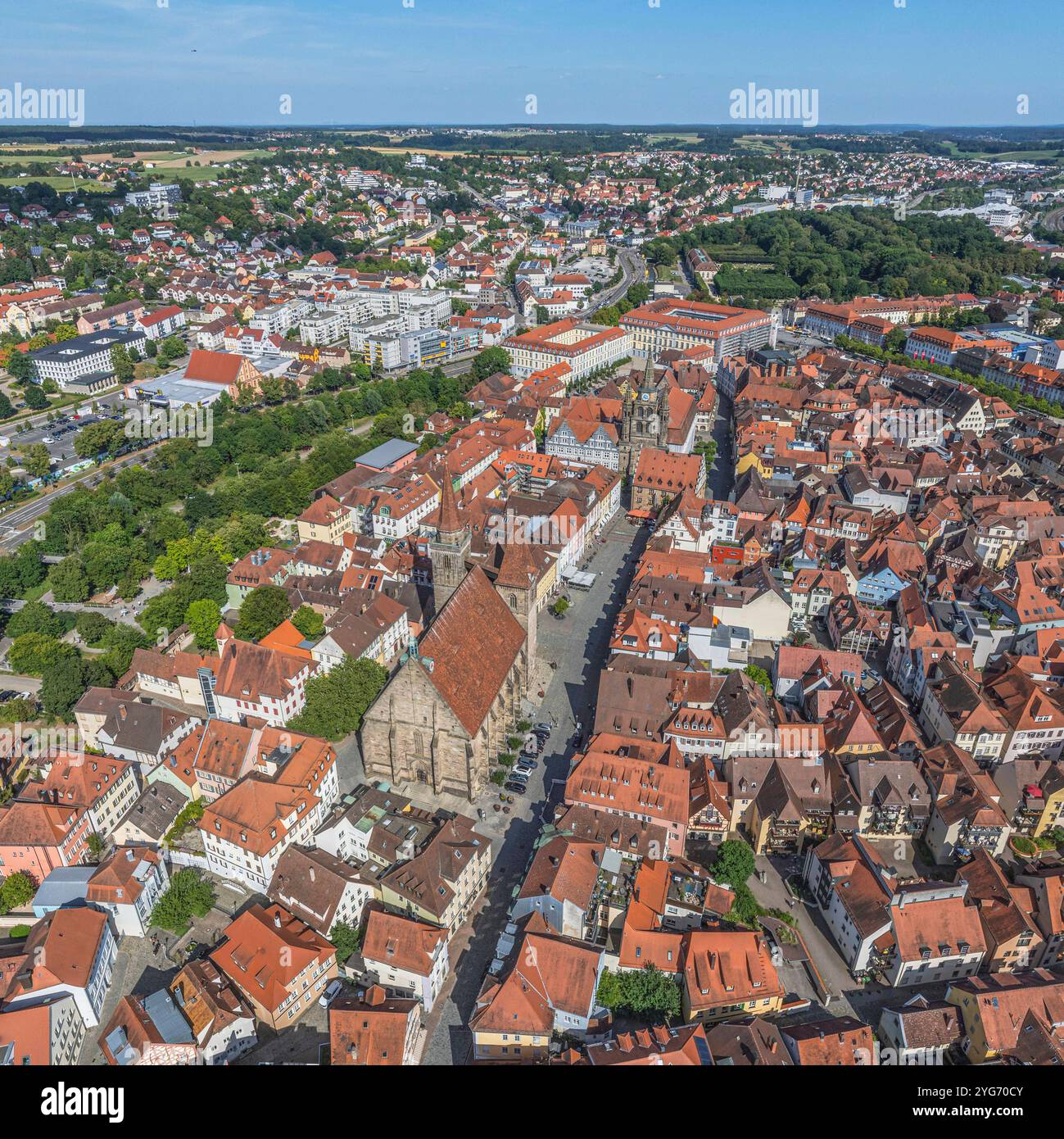 Luftaufnahme der Stadt Ansbach an der Fränkischen Rezat im Sommer Ausblick auf Ansbach, Bezirkshauptstadt MIttelfrankens in Bayern Ansbach Stadtgraben Stockfoto