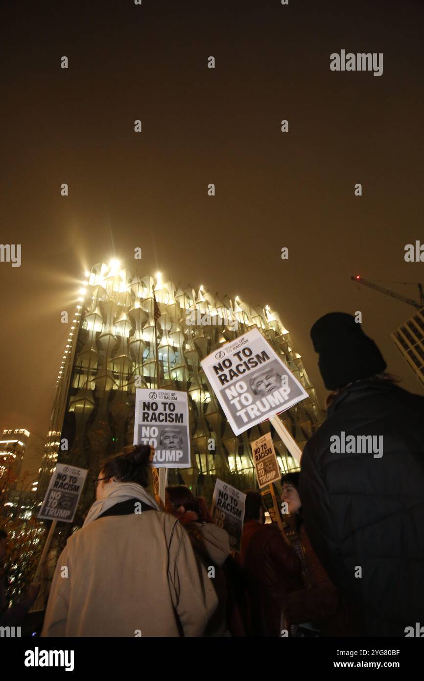 6. November 2024, London, Großbritannien Anti-Trump-Demo vor der Londoner US-Botschaft die zweite Wahl von Donald Trump zum US-Präsidenten ist der Auslöser einer Demonstration vor der US-Botschaft in Vauxhall London. Foto: Roland Ravenhill/Alamy Stockfoto