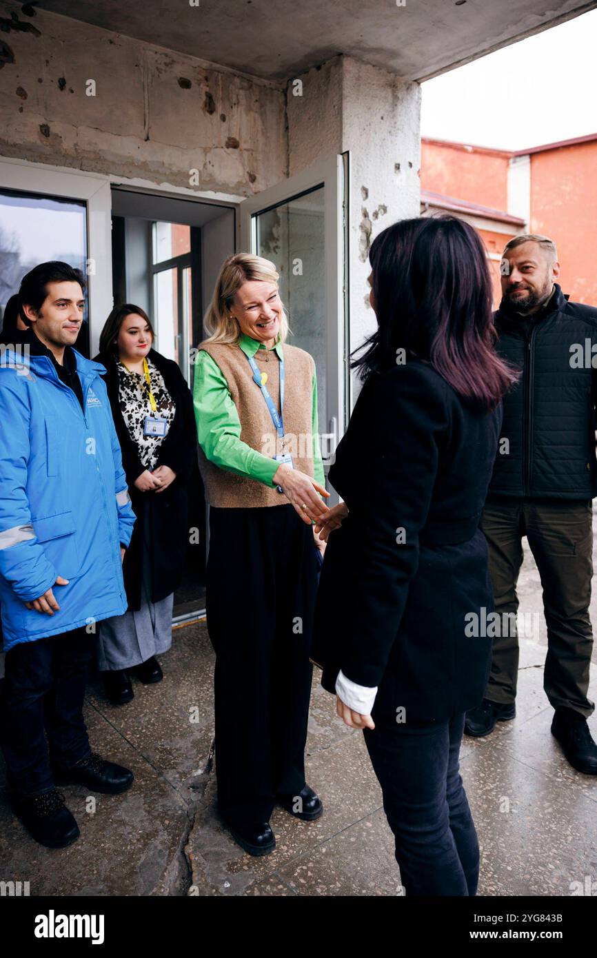 Annalena Baerbock Buendnis 90/die Gruenen, Bundesaussenministerin, aufgenommen im Rahmen eines Besuchs des zerstoerten Jugendzentrums in Tschernihiw, 05.11.2024. Fotografiert im Auftrag des Auswaertigen Amtes AA Tschernihiw Ukraine *** Annalena Baerbock Buendnis 90 die Gruenen, fotografiert bei einem Besuch des zerstörten Jugendzentrums in Tschernihiw, 05 11 2024 fotografiert im Auftrag des Auswärtigen Amtes AA Tschernihiw Ukraine Copyright: XFelixxZahn/AAX Stockfoto