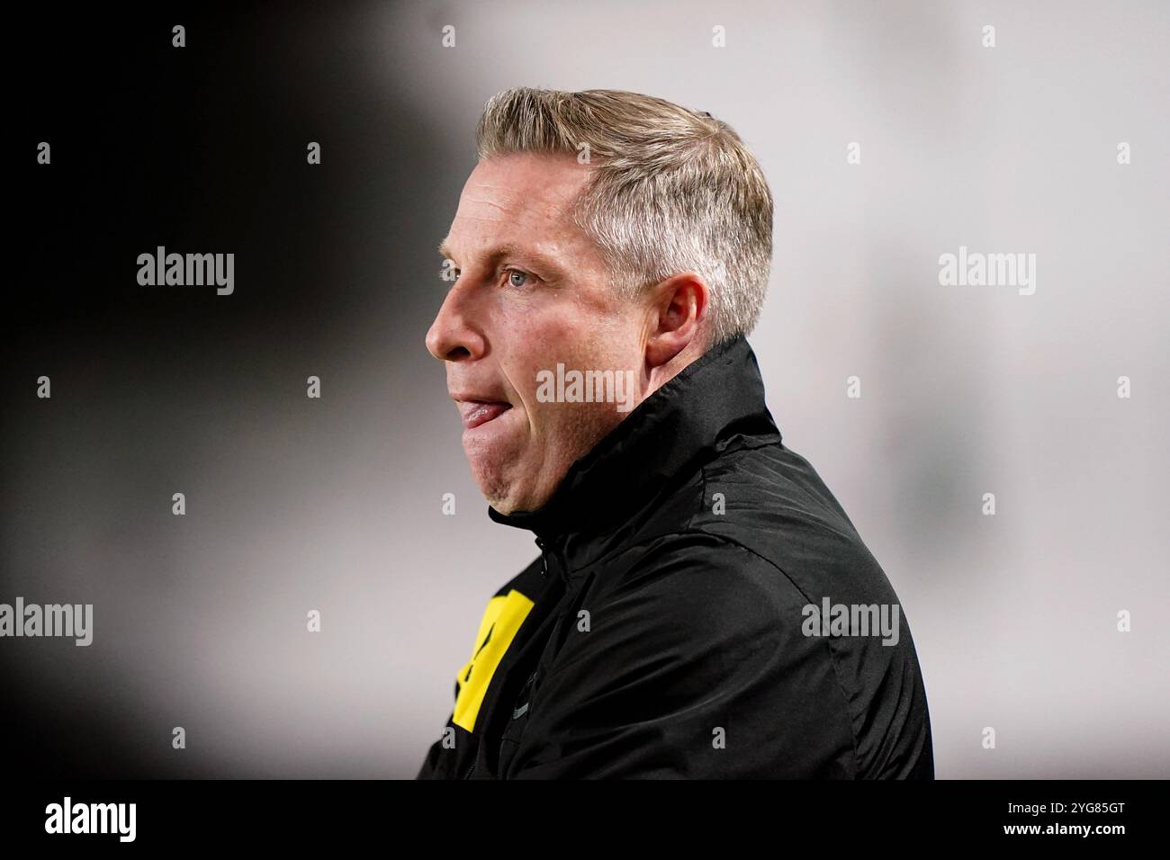 Millwall-Manager Neil Harris während des Sky Bet Championship Matches im den, Millwall. Bilddatum: Mittwoch, 6. November 2024. Stockfoto