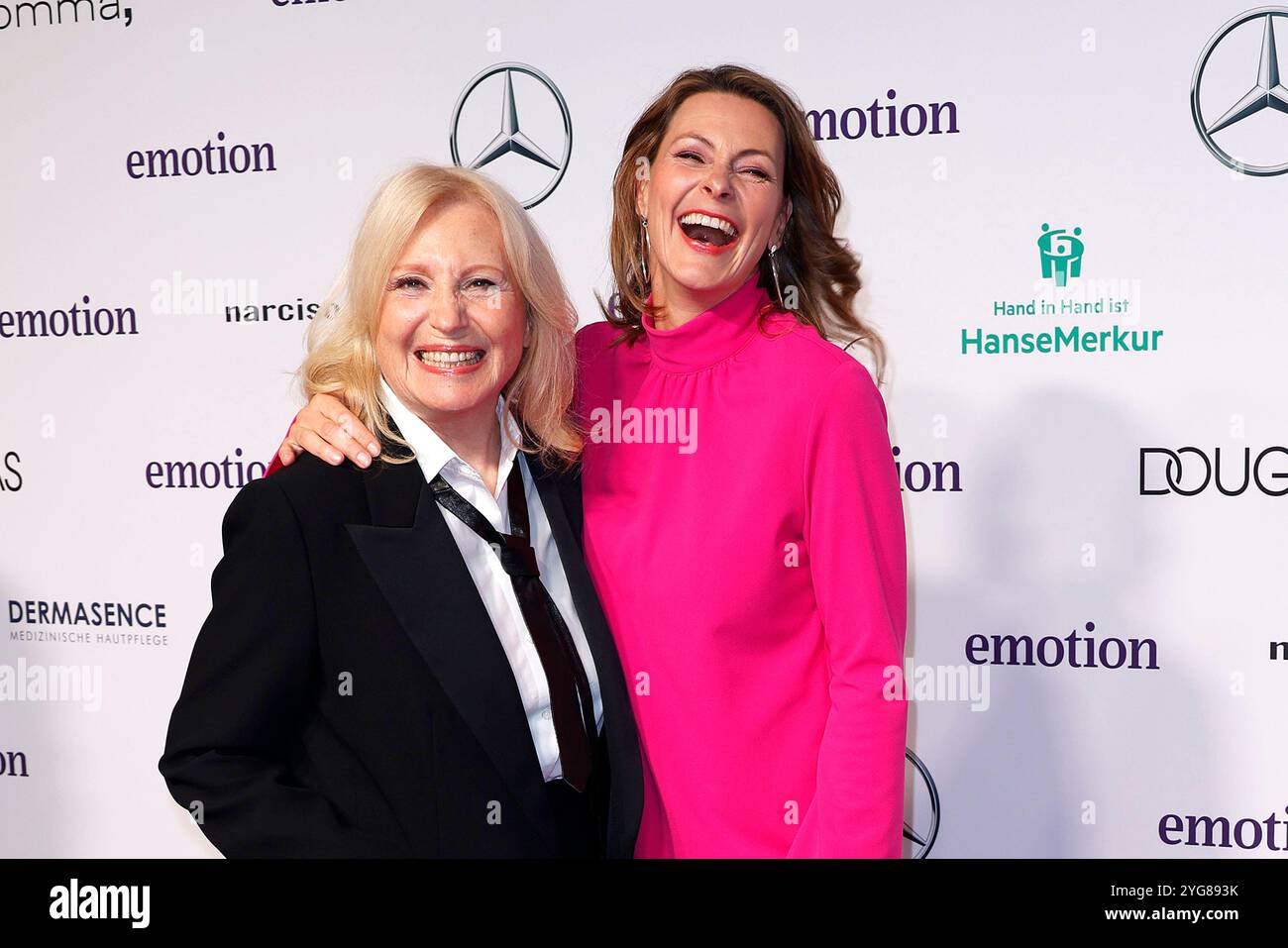 Maren Kroymann und Anja Reschke bei der Verleihung vom Emotion Award am 6.11.2024 in Hamburg Stockfoto