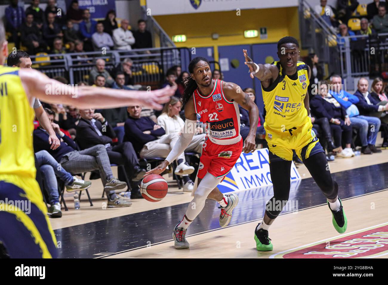 #22 Demonte Harper (Unieuro Forli) beim Spiel reale Mutua Torino gegen Unieuro Forli, italienische Basketball Serie A2 Männer in Turin, Italien, 06. November 2024 Stockfoto