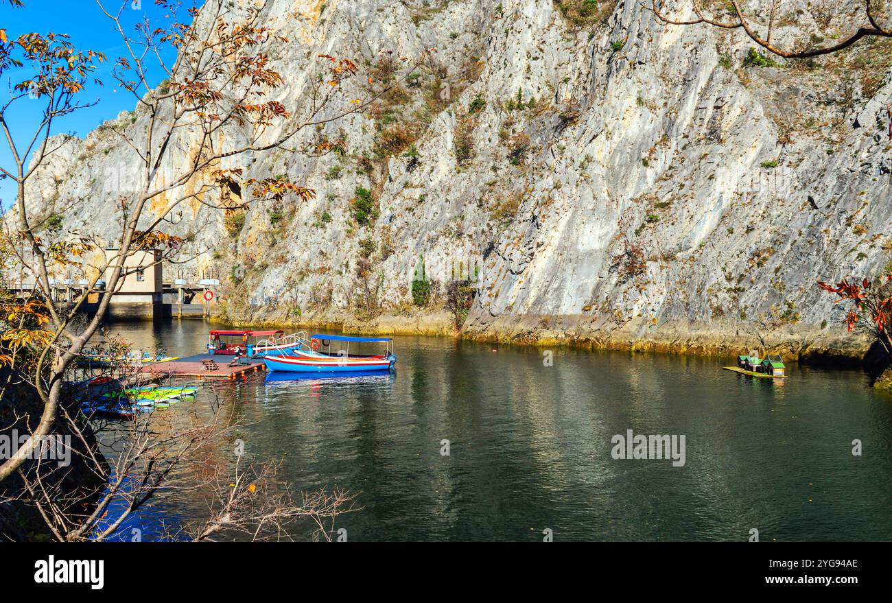 Matka ist der älteste künstliche See in Mazedonien, dessen Stausee 1938 erbaut wurde. Stockfoto