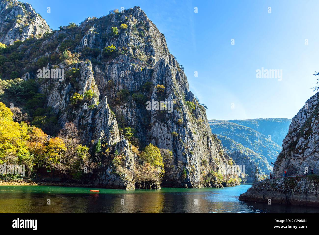 Matka ist der älteste künstliche See in Mazedonien, dessen Stausee 1938 erbaut wurde. Stockfoto