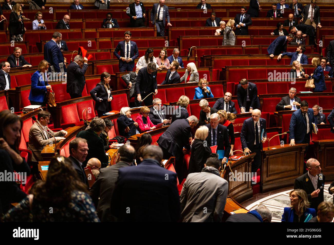 Paris, Frankreich. November 2024. Allgemeine Ansicht der Nationalversammlung während der Sitzung der Fragen an die Regierung. Eine wöchentliche Sitzung der Befragung der französischen Regierung findet in der Nationalversammlung im Palais Bourbon in Paris statt. (Foto: Telmo Pinto/SOPA Images/SIPA USA) Credit: SIPA USA/Alamy Live News Stockfoto