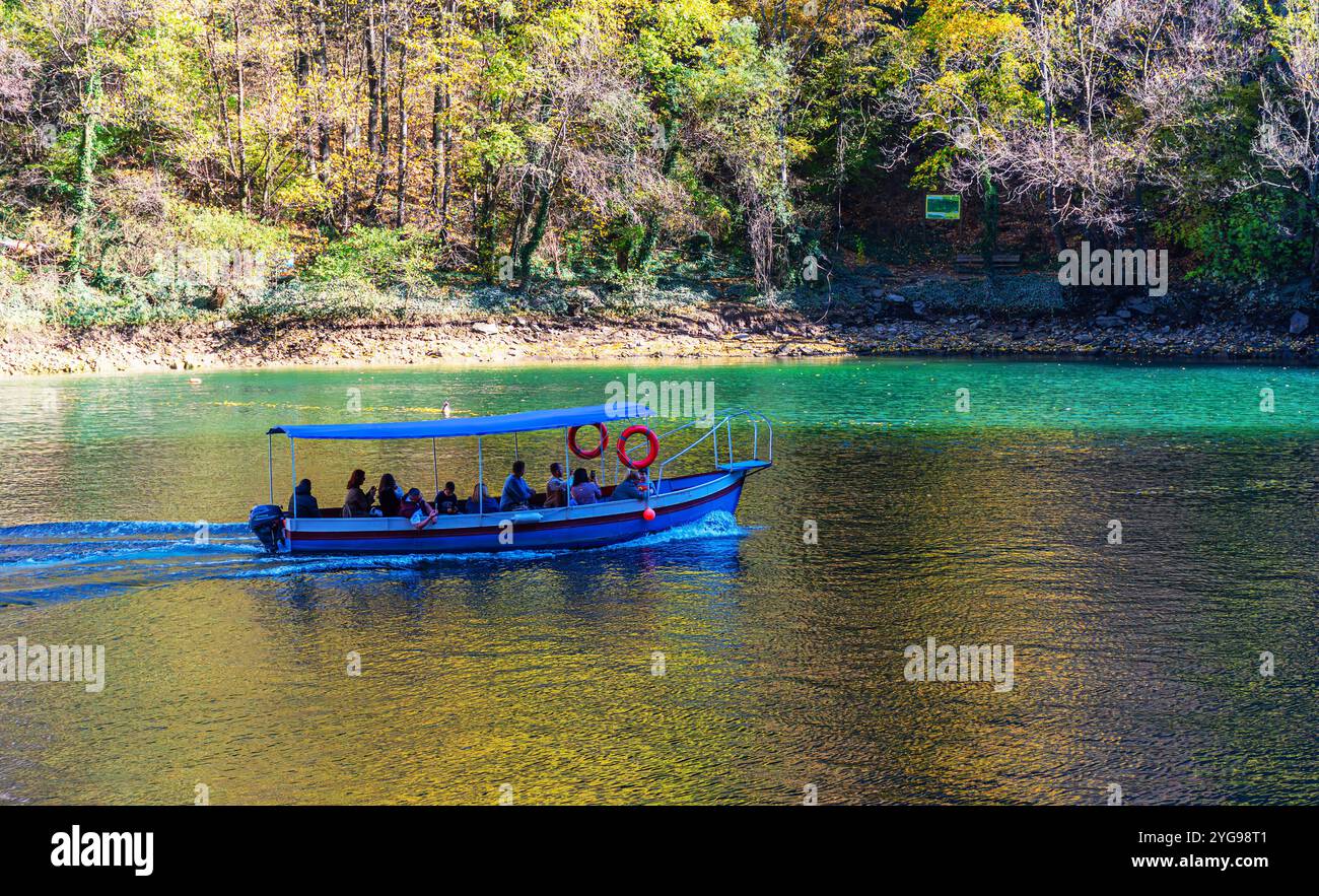 Matka ist der älteste künstliche See in Mazedonien, dessen Stausee 1938 erbaut wurde. Stockfoto