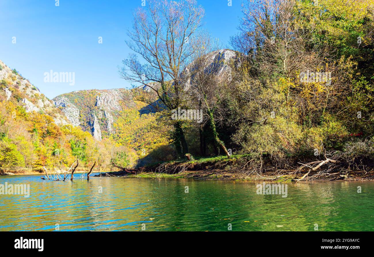Matka ist der älteste künstliche See in Mazedonien, dessen Stausee 1938 erbaut wurde. Stockfoto
