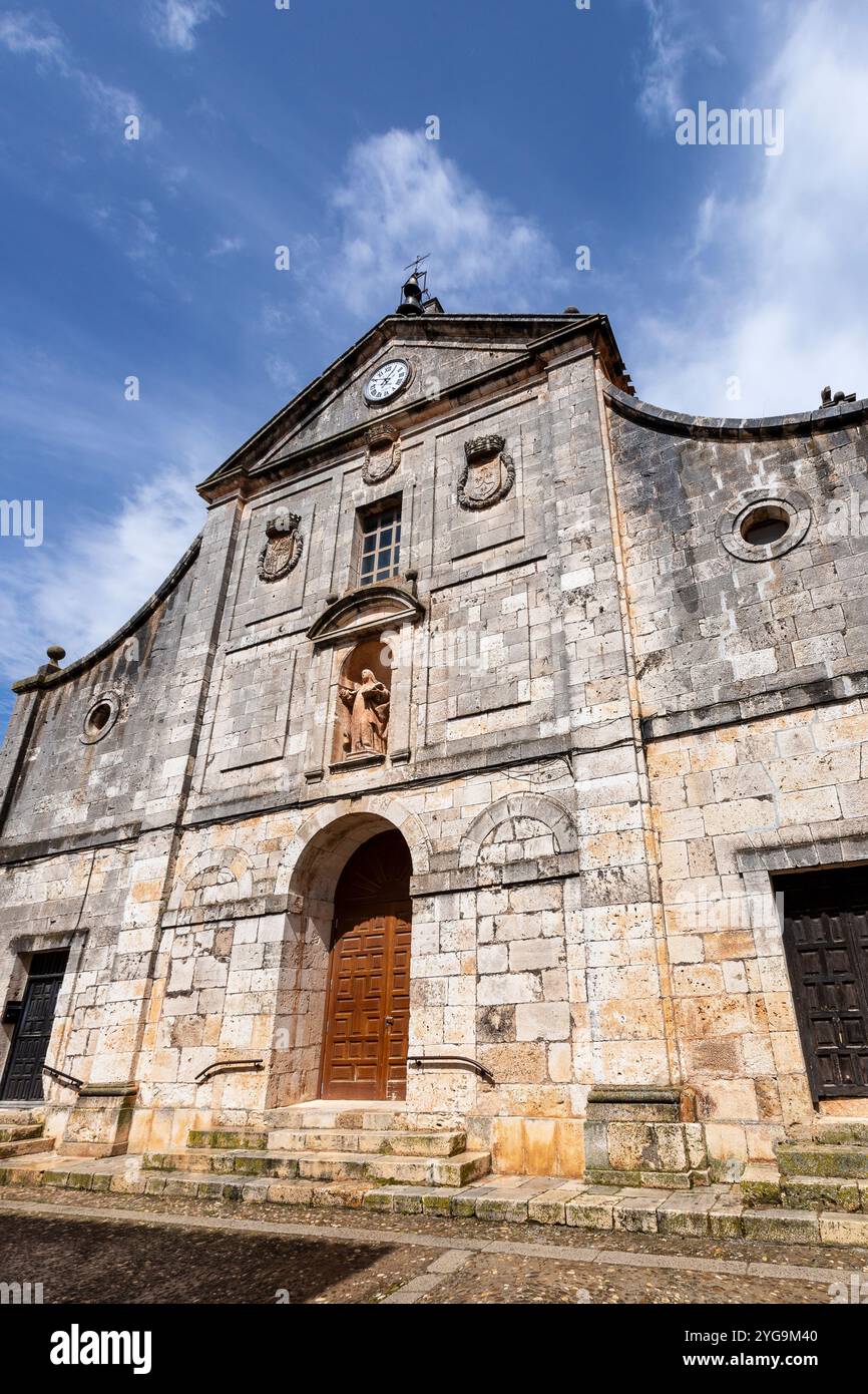 Das Kloster Santa Teresa ist ein religiöses Gebäude in der Stadt Lerma in Burgos im Barockstil des 17. Jahrhunderts. Stockfoto