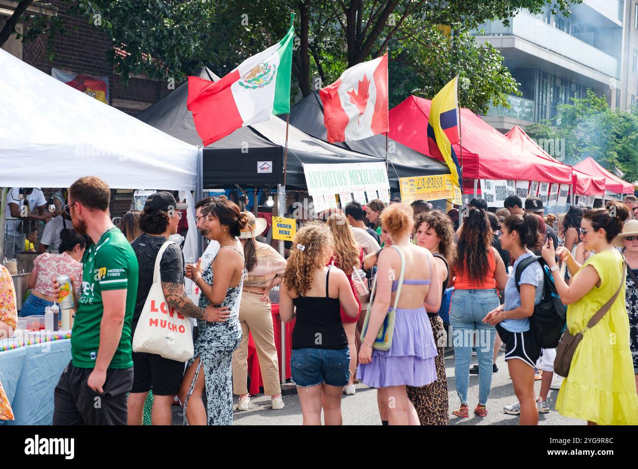 Salsa on St. Cliar ist Kanadas lebhafteste Salsa Street Festival mit erstklassiger lateinischer Musik, authentischer Küche und lateinamerikanischer Kultur. Stockfoto