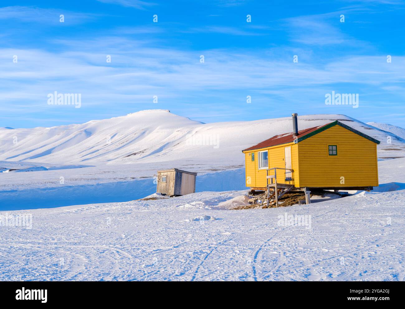 Hütten namens Semmelbu. Tal Semmeldalen, Van Mijenfjorden NP, auf der Insel Spitzbergen, Svalbard Archipel. Norwegen. Nur Redaktionell. Stockfoto