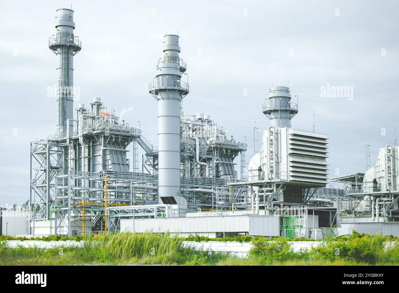 Kombikraftwerk. Dampfturbinen modernes sauberes Stromerzeugergebäude. Große Elektrizitätsindustrie. Stockfoto