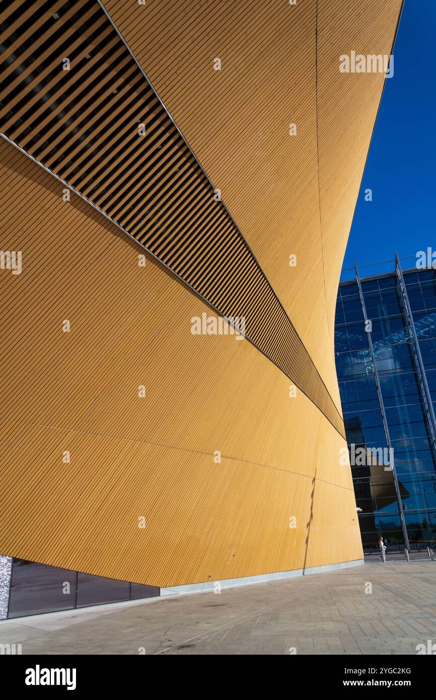 HELSINKI, FINNLAND - 7. JULI 2024: Die Helsinki Zentralbibliothek Oodi im Bezirk Kluuvi am sonnigen Sommertag am 7. Juli 2024 in Helsinki, Finnland. Stockfoto