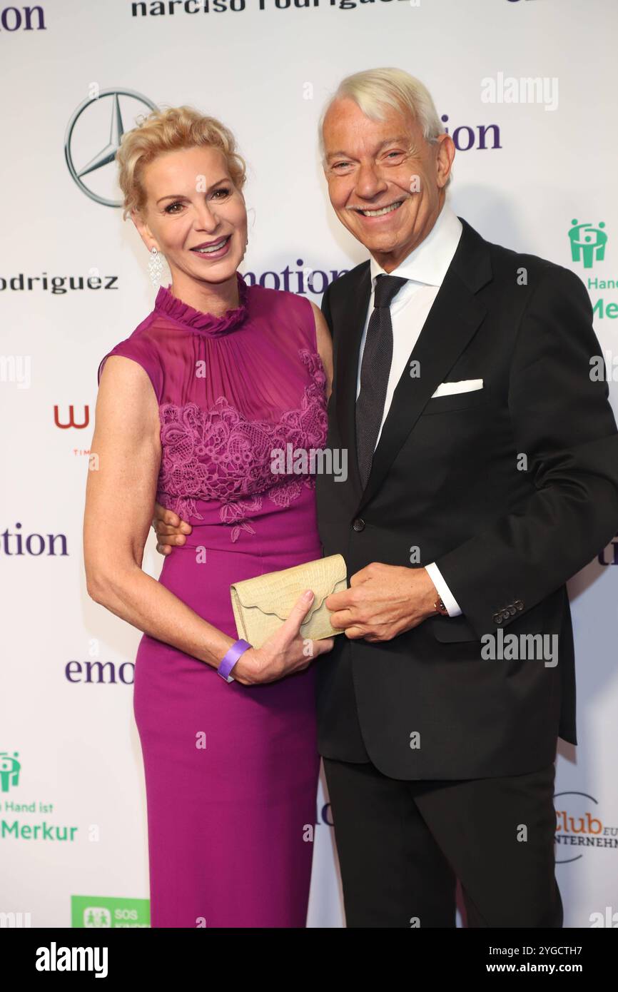 Emotion Award im Curio Haus Hamburg Grit Weiss, Jo Groebel, Emotion Award, Curio Haus Hamburg, 06.11.2024 *** Emotion Award im Curio Haus Hamburg Grit Weiss, Jo Groebel, Emotion Award, Curio Haus Hamburg, 06 11 2024 Copyright: XEventpressxBecherx Stockfoto