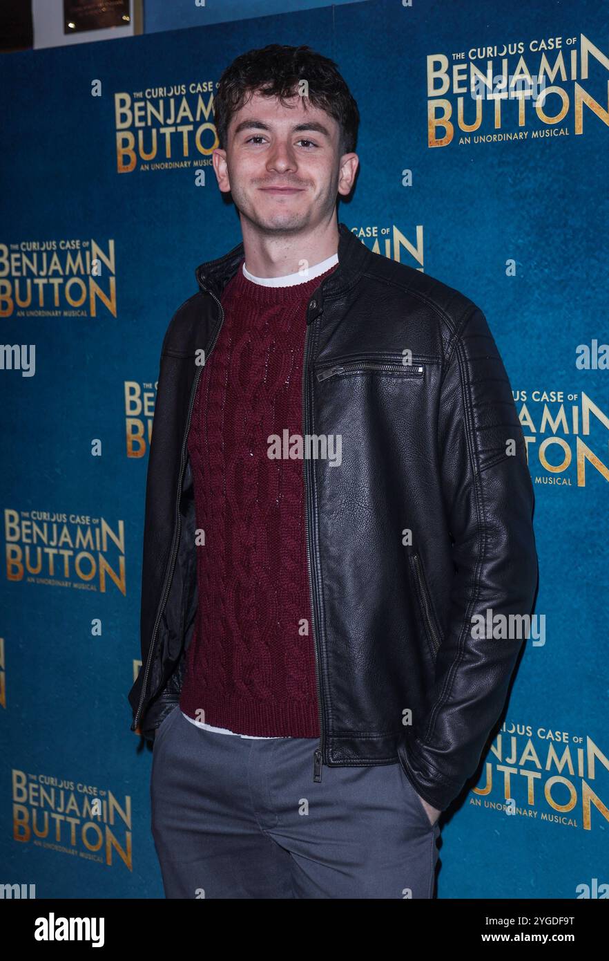 London, Großbritannien. November 2024. Tobias Turley nimmt an der Presseveranstaltung für „The Curious Case of Benjamin Button“ im Ambassadors Theatre in London Teil. (Foto: Brett Cove/SOPA Images/SIPA USA) Credit: SIPA USA/Alamy Live News Stockfoto