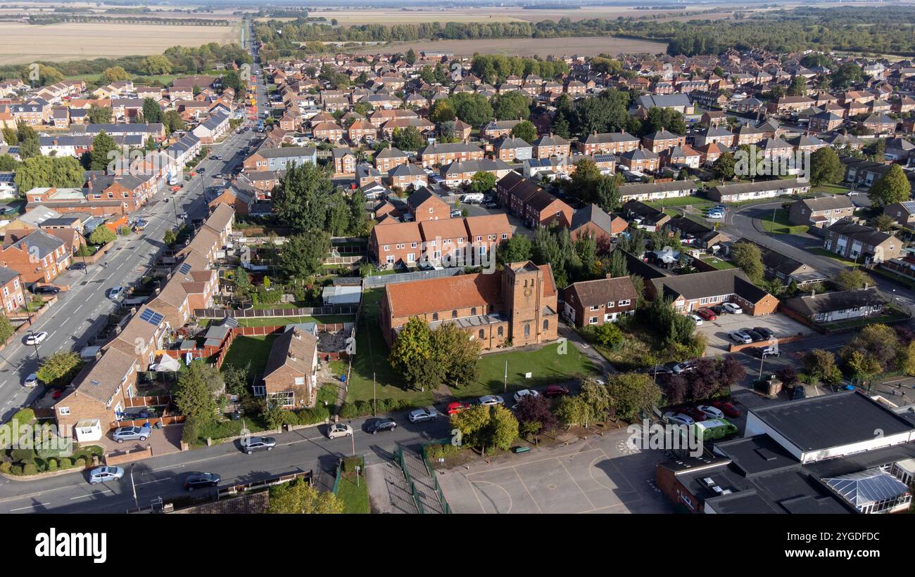 Drohnenfoto des Dorfes Moorends im Nordosten des Metropolitan Borough of Doncaster, South Yorkshire, zeigt Wohnhäuser Stockfoto