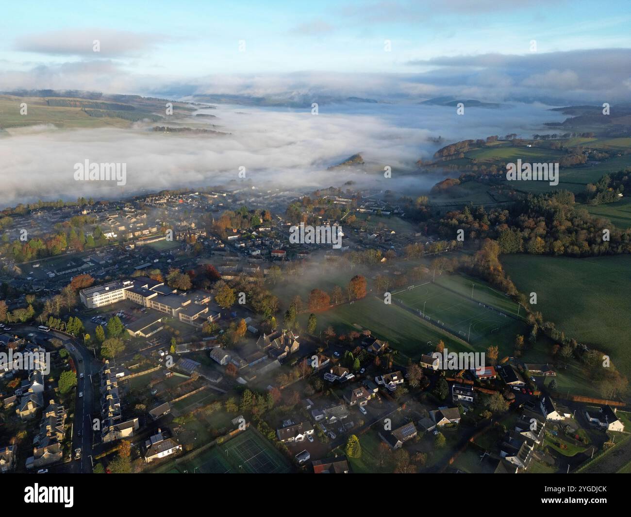 Selkirk, Großbritannien. November 2024. Frühmorgendnebel, der durch eine Temperaturumkehr verursacht wird, zeigt niedrig liegenden Nebel im Ettrick Valley bei Selkirk in den Scottish Borders, UK Weather Credit: Rob Gray/Alamy Live News Stockfoto