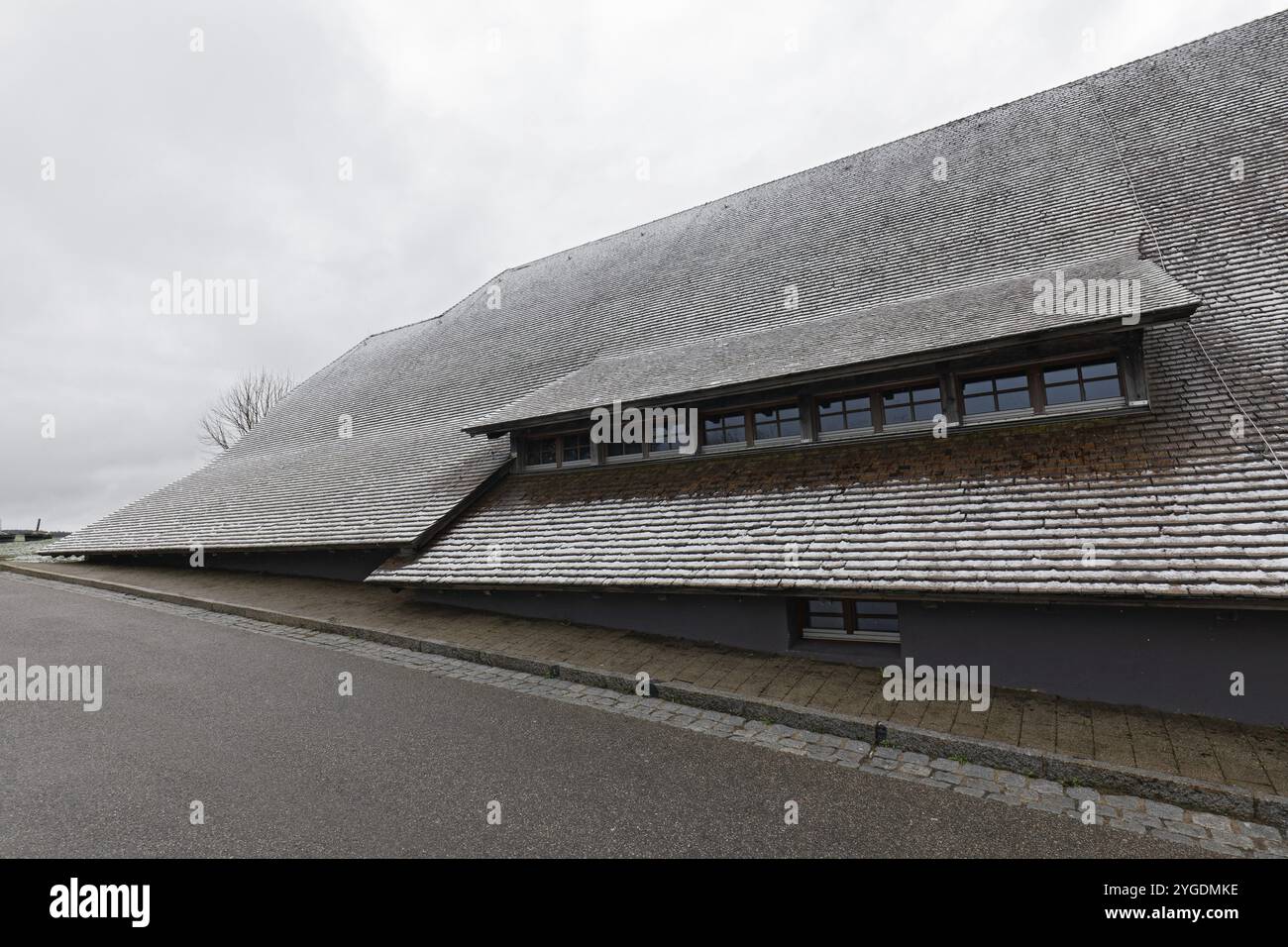 Satteldach, leicht verschneit, Hotel die Halde am Schauinsland, Oberried-Hofsgrund, Schwarzwald, Baden-Württemberg, Deutschland, Eu Stockfoto