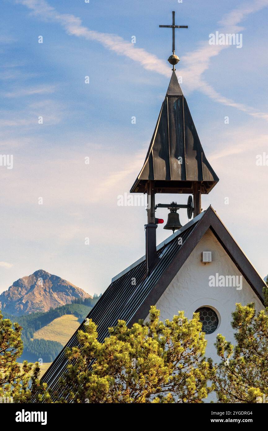 Glockenturm der Kapelle am Schweineberg von 1977, Schweineberg bei Ofterschwang, Allgäuer, Bayern, Deutschland, Europa Stockfoto
