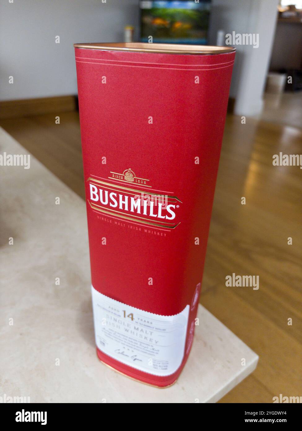 Die äußere Verpackung eines 14 Jahre alten Single Malt Irish Whiskeys in Bushmills Stockfoto