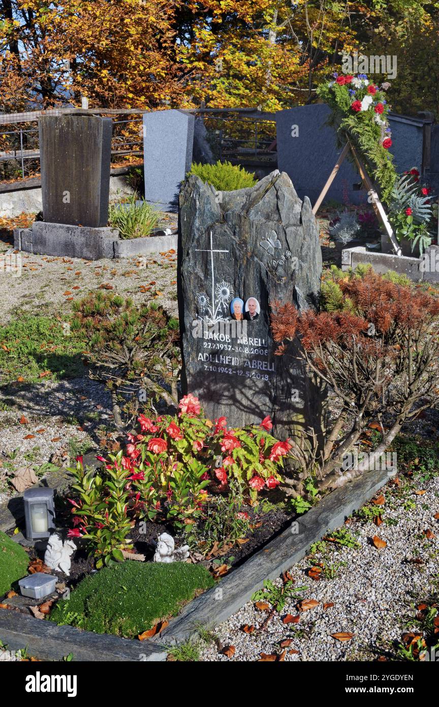 Gräber in der Kapelle am Schweineberg von 1977, Schweineberg bei Ofterschwang, Allgaeu, Bayern, Deutschland, Europa Stockfoto