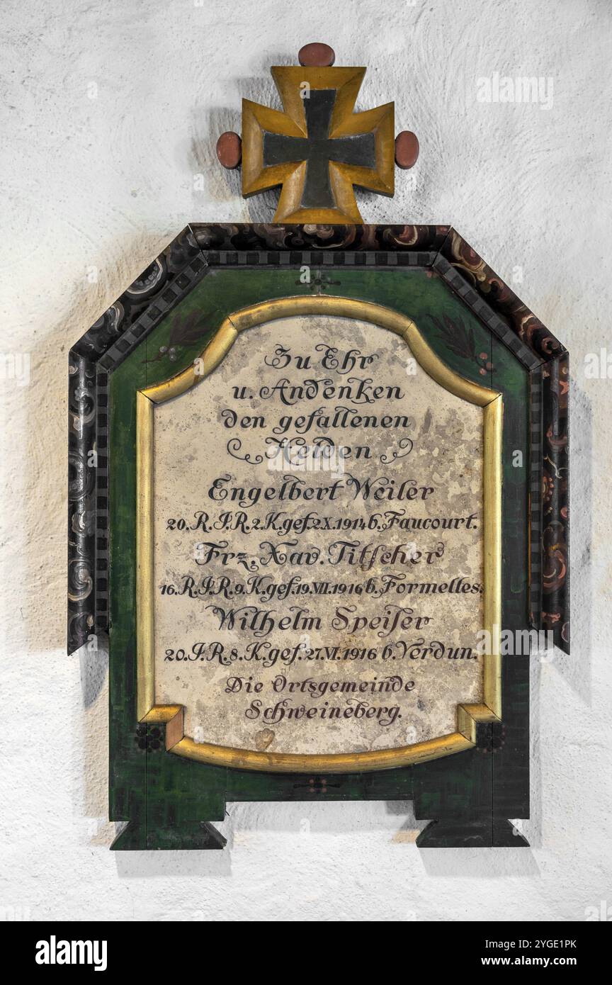 Ehrenrolle für gefallene Soldaten in der Kapelle am Schweineberg von 1977, Schweineberg bei Ofterschwang, Allgaeu, Bayern, Deutschland, Europa Stockfoto