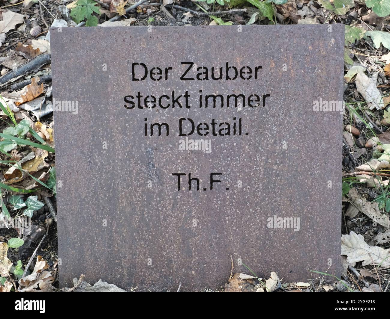 Spruch von Theodor Fontane auf einer Vintage-Metallplatte, Bad Saarow, Brandenburg, Deutschland, Europa Stockfoto
