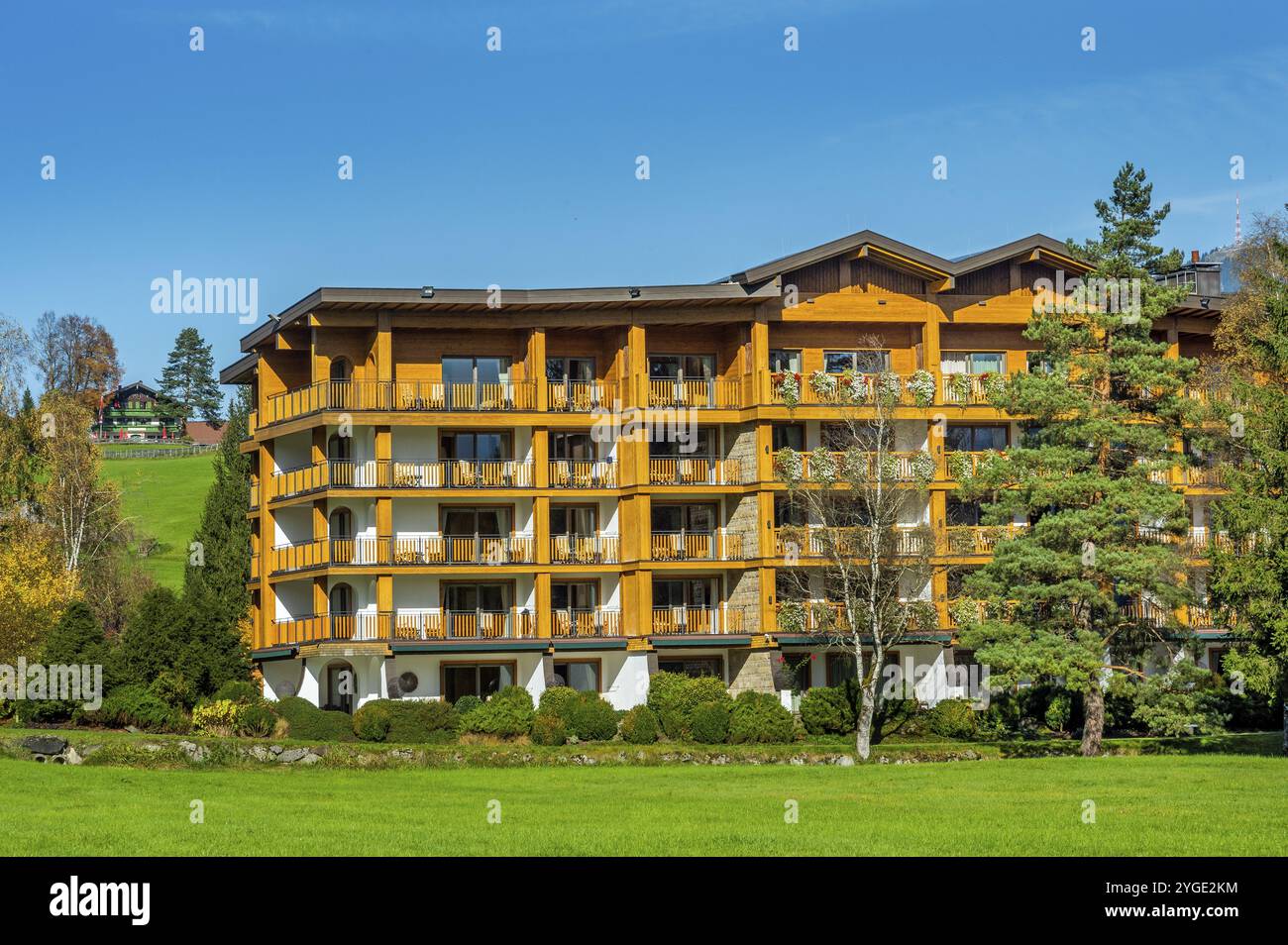 Sonnenalp Resort, blauer Himmel, in der Nähe von Ofterschwang, Allgaeu, Bayern, Deutschland, Europa Stockfoto