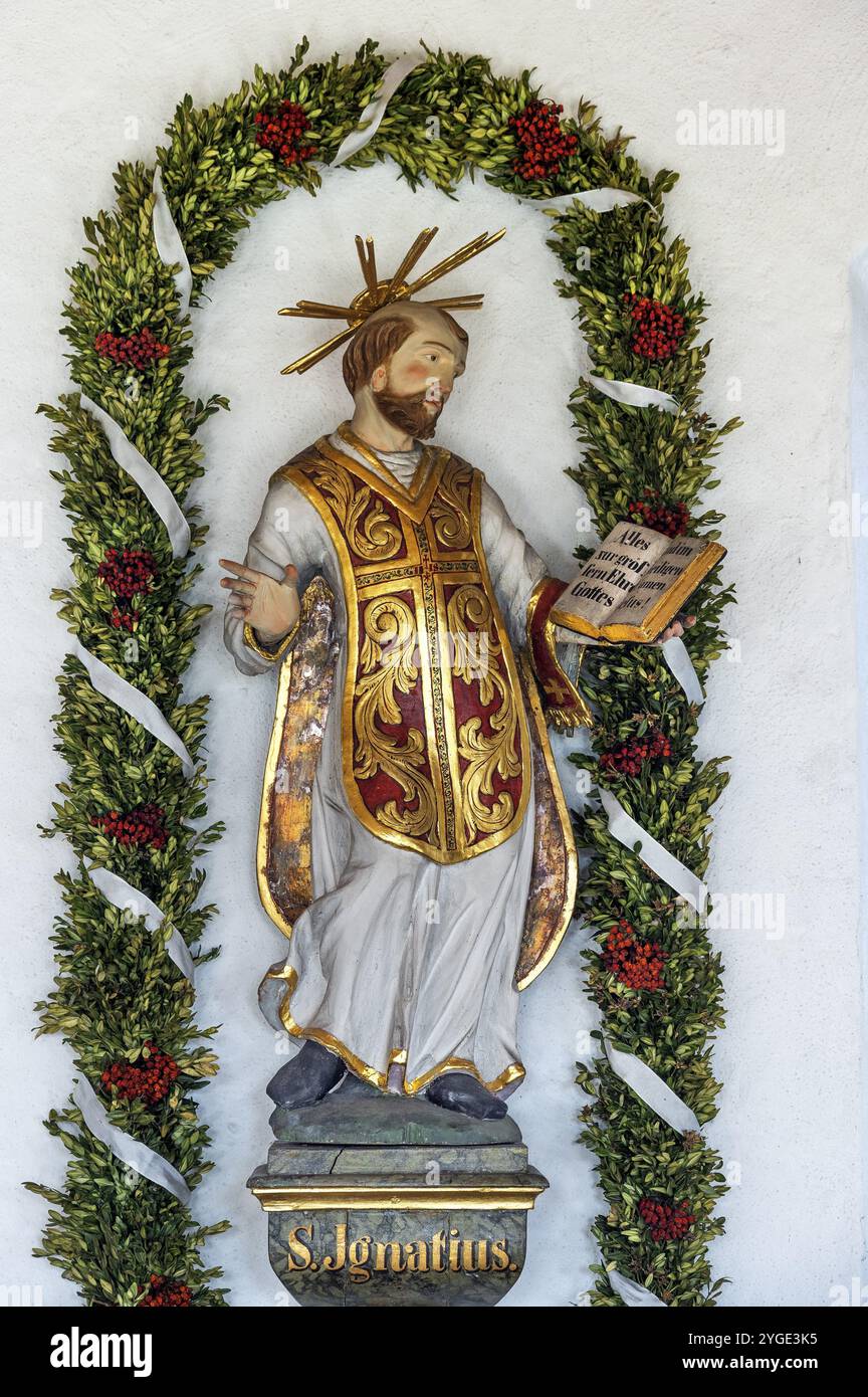Figur des hl. Ignatius in der Kapelle am Schweineberg von 1977, Schweineberg bei Ofterschwang, Allgaeu, Bayern, Deutschland, Europa Stockfoto