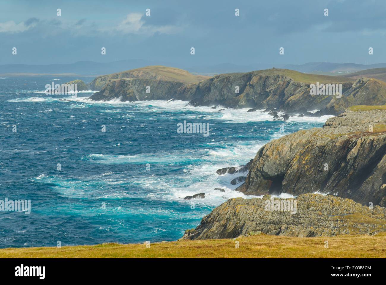 Stürmisches Wetter entlang der West Burra Küste, Shetland Stockfoto