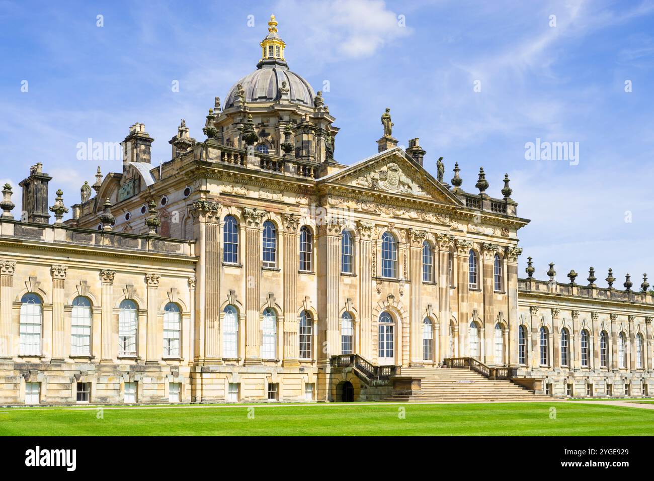 Castle Howard Yorkshire - Südfront und Eingangstreppe von Castle Howard, einem englischen Landhaus in North Yorkshire England Großbritannien GB Europa Stockfoto
