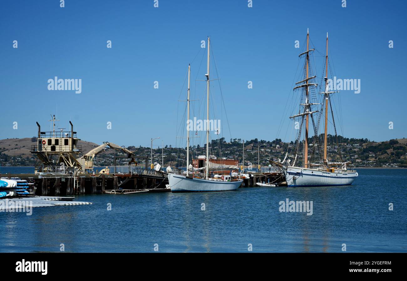 Boote von Call of the Sea, die integrativen und gerechten Zugang zu wasserwissenschaftlichen Bildungsprogrammen bieten. Stockfoto