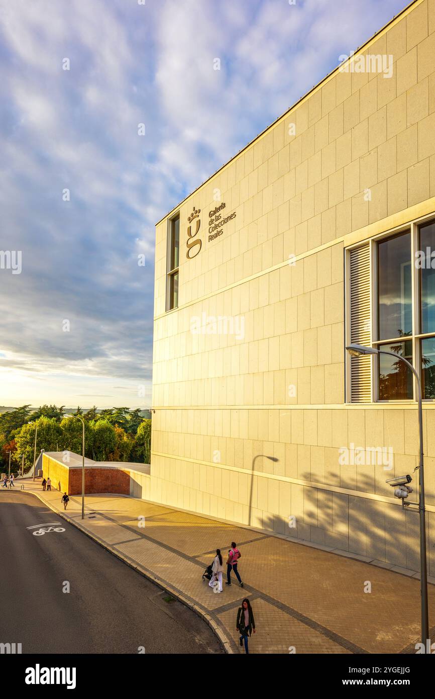 Südfassade der Royal Collections Gallery in Madrid, Spanien. Stockfoto