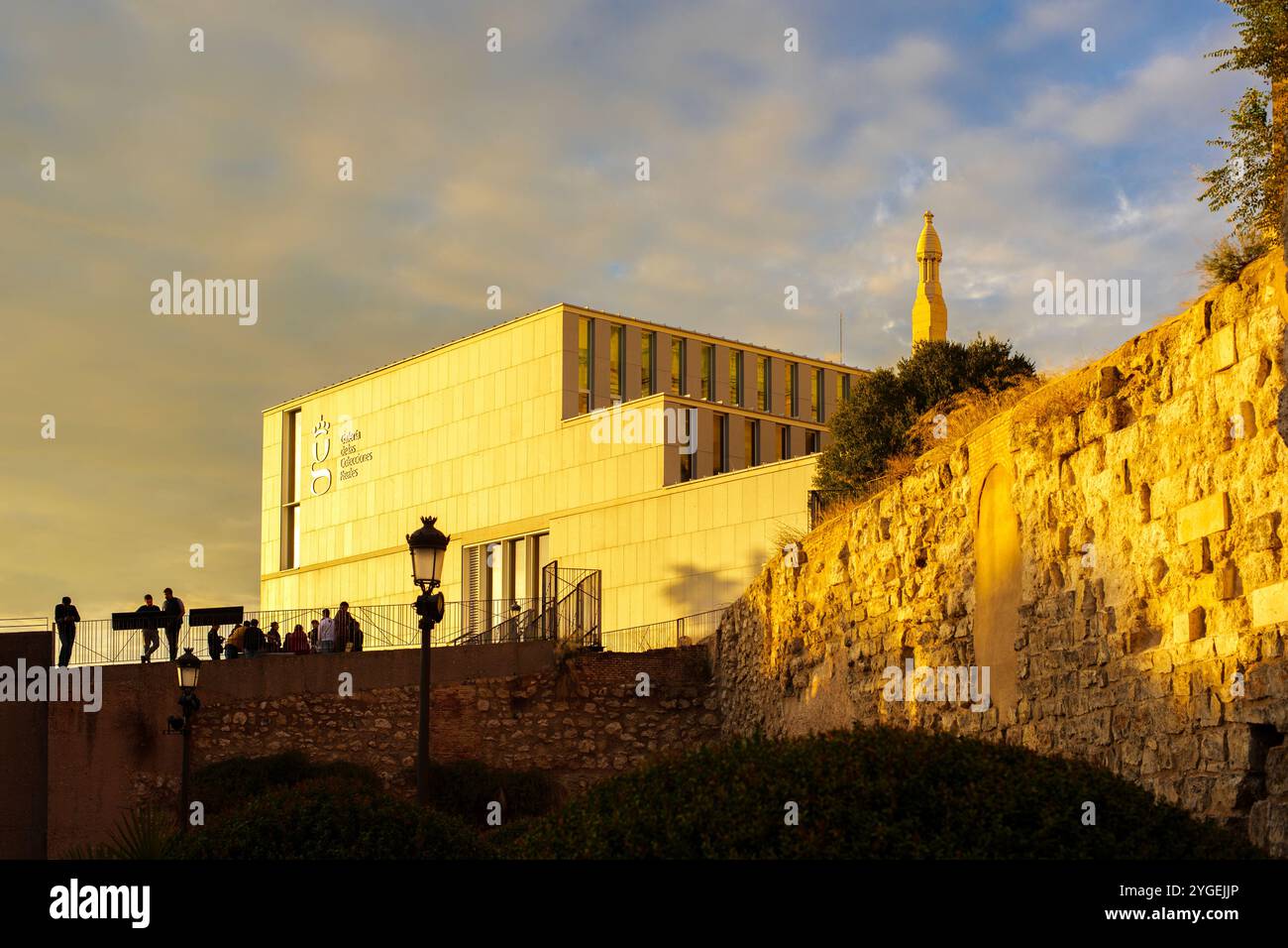 Südfassade der Royal Collections Gallery in Madrid, Spanien. Stockfoto