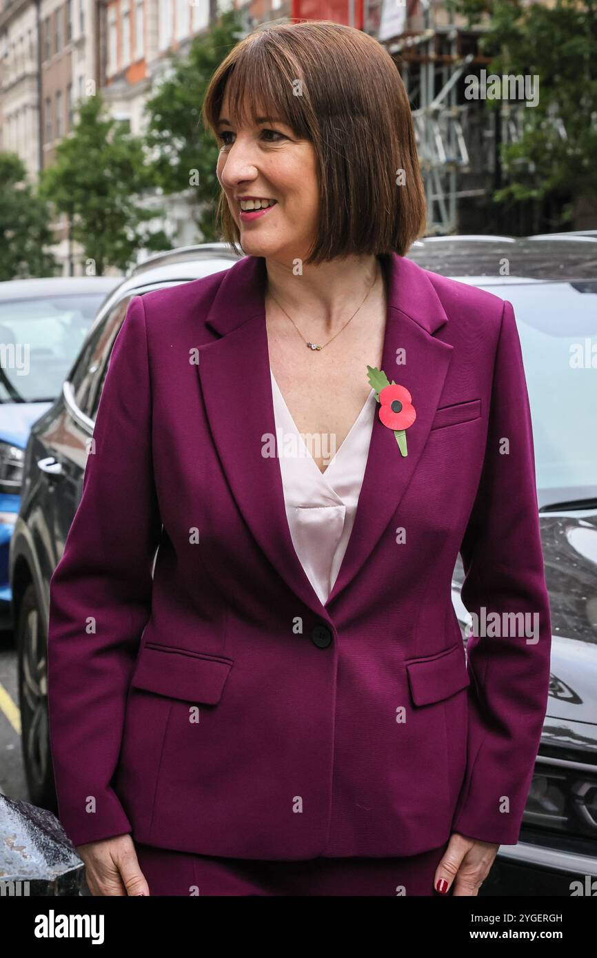 Rachel Reeves, Parlamentsabgeordnete, Finanzkanzlerin, Minister der Labour Party, Close Up Face, Speaking, London, Großbritannien Stockfoto