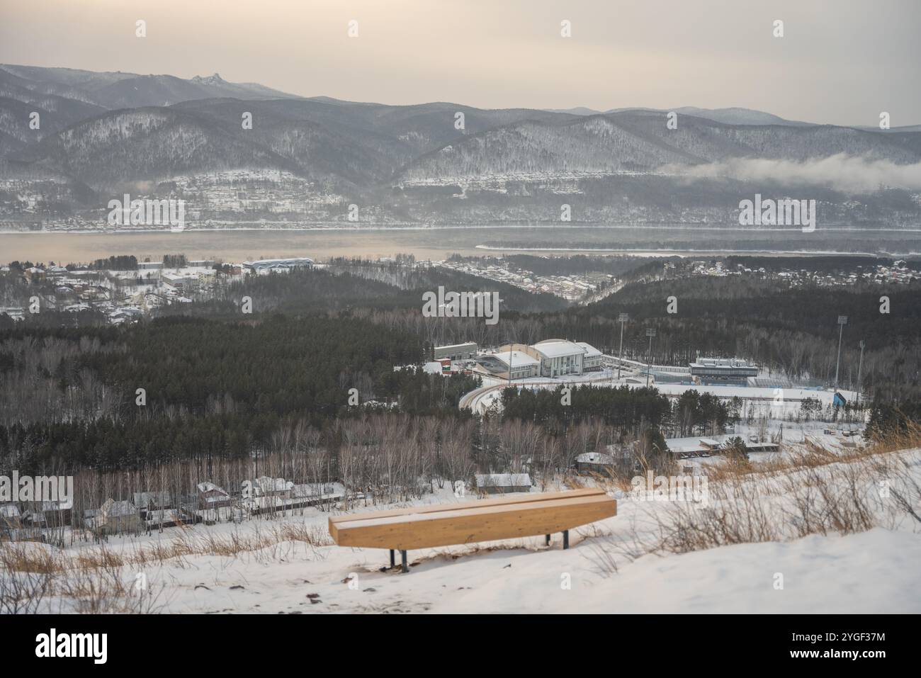 Enisey Fluss im Winter mit gefrorenen Bäumen. Hochwertige Fotos Stockfoto