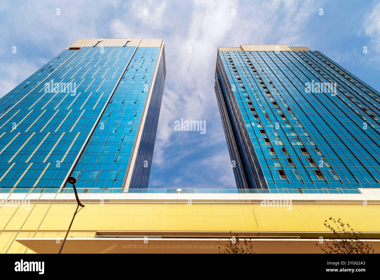 Die Taschkent City Mall ist ein moderner Einkaufs- und Unterhaltungskomplex in Taschkent, Usbekistan. Es umfasst mehr als 250 Marken, darunter internationale und private Marken Stockfoto