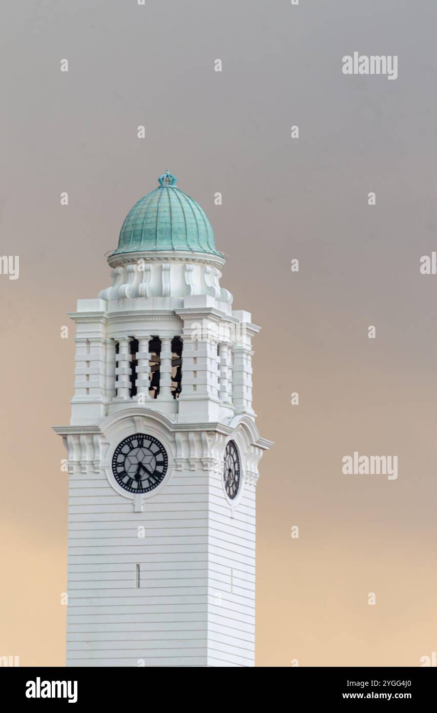 Uhrenturm des Victoria Theatre und der Victoria Memorial Hall, Singapur City Stockfoto