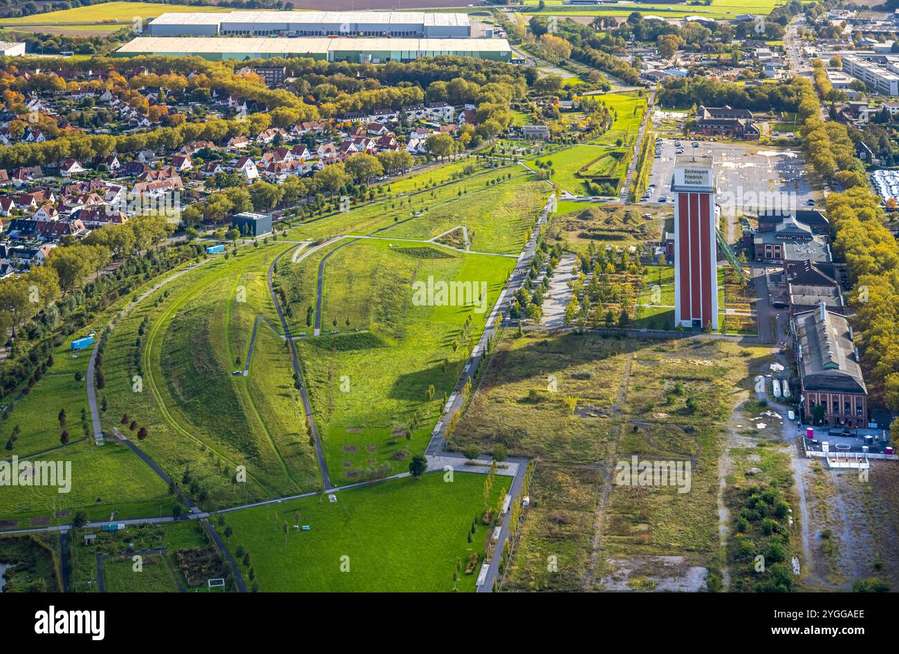 Luftbild, Zechenpark Friedrich Heinrich, LAGA Park, ehemaliges RAG Bergwerk West mit Zechenturm und Förderturm, Lintfort, Kamp-Lintfort, Ruhrgebiet, Nordrhein-Westfalen, Deutschland ACHTUNGxMINDESTHONORARx60xEURO *** Luftaufnahme, Friedrich Heinrich Colliery Park, LAGA Park, ehemalige Zeche RAG West mit Zeche- und Wendeturm, Lintfort, Kamp Lintfort, Ruhrgebiet, Nordrhein-Westfalen, Deutschland ACHTUNGxMINDESTHONORARx60xEURO Stockfoto