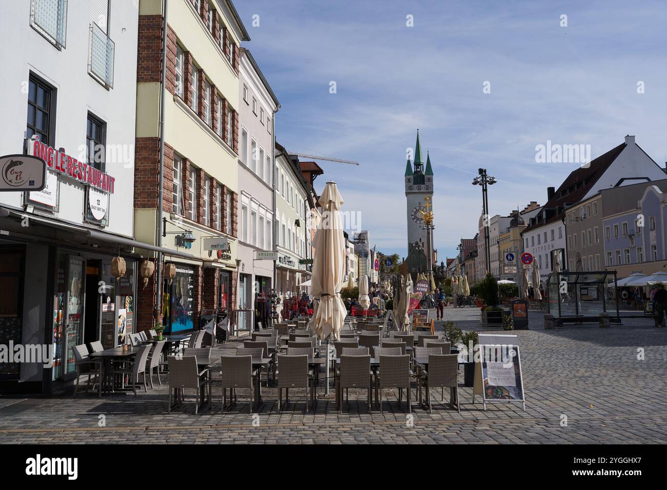 Straubing, Deutschland - 12. Oktober 2024 - der Theresienplatz im Stadtzentrum Stockfoto