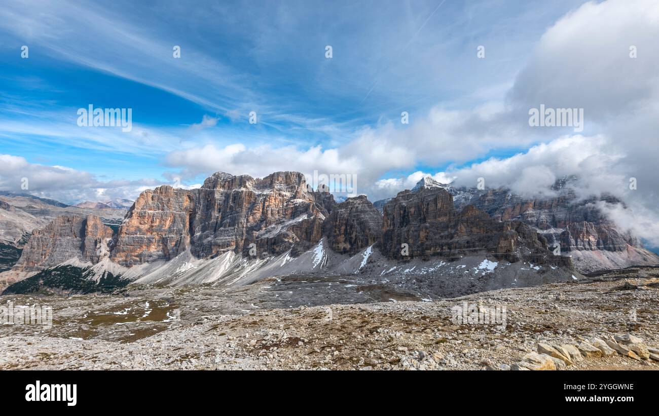 Fanes-Berggruppe, eine Dolomitengruppe, die jedes Jahr Tausende von Wanderern anzieht. Europa, Italien, Venetien, Provinz Belluno, Cortina d'Ampezzo Stockfoto