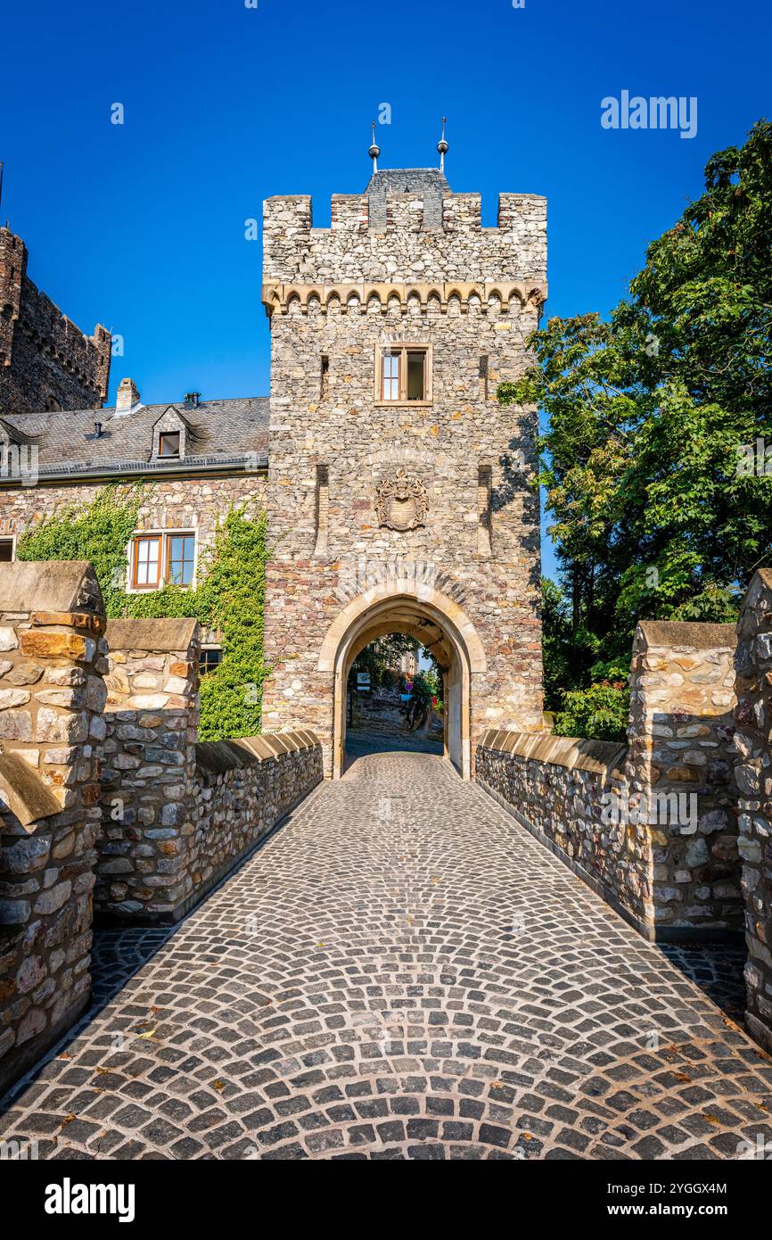 Schloss Klopp bei Bingen am Rhein, auf einem Hügel gelegene Burg mit gut erhaltener historischer neogotischer Architektur, UNESCO-Weltkulturerbe Oberes Mittelrheintal Stockfoto