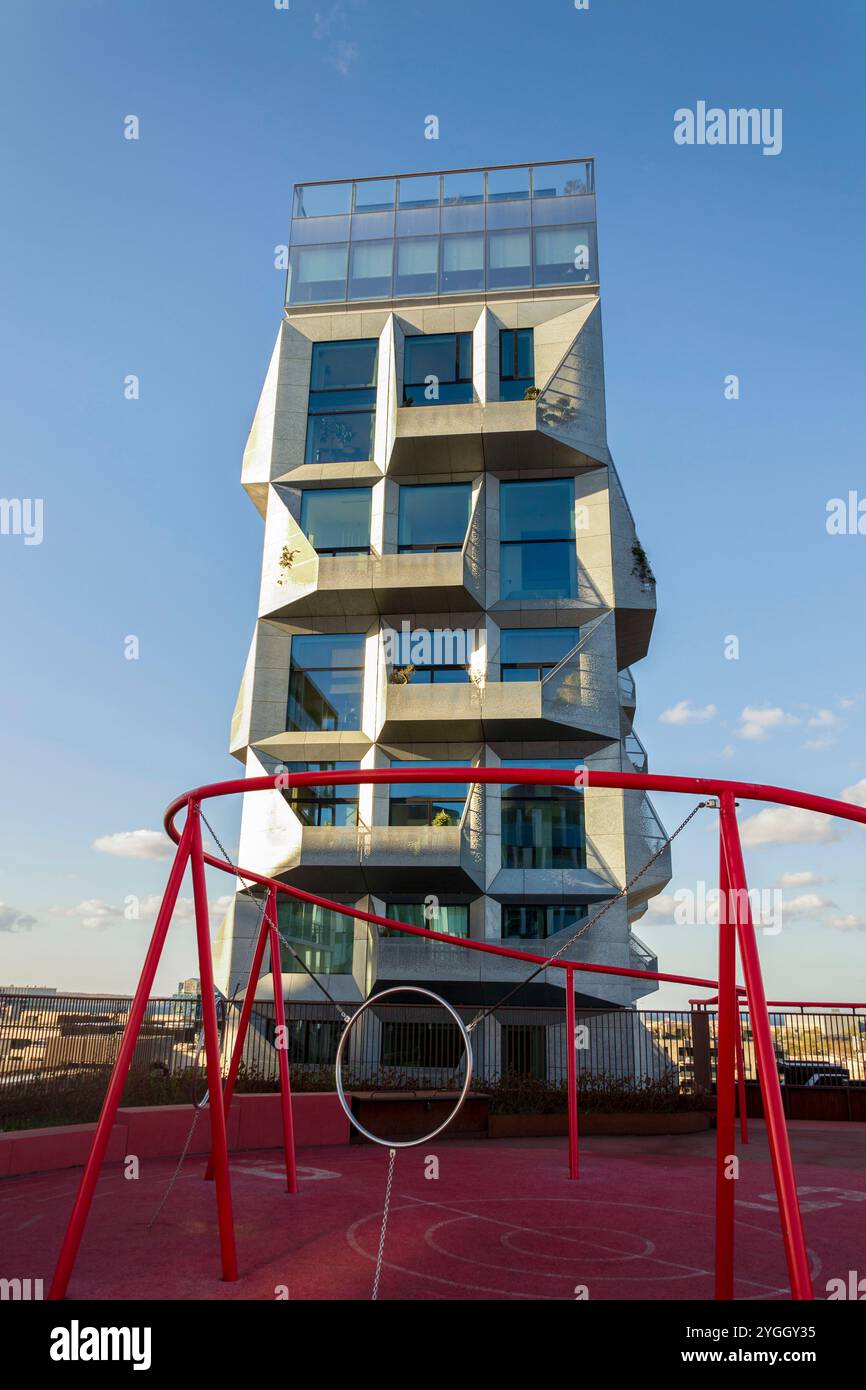 Konditaget Luders, Park and Play Dachspielplatz mit Fitnessstudio im Freien auf einem Parkplatz über der Hafenlandschaft von Kopenhagen, Nordhavn, Dänemark Stockfoto