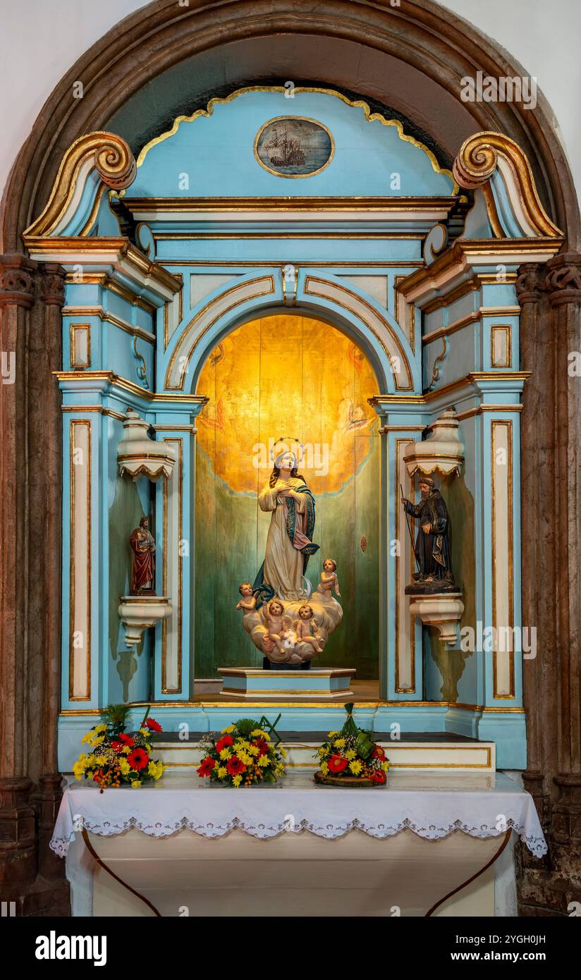 Santa Cruz, die Igreja Matriz de Santa Cruz (Hauptkirche) ist als Kulturdenkmal unter dem Namen Igreja de São Salvador (Kirche der R. Stockfoto