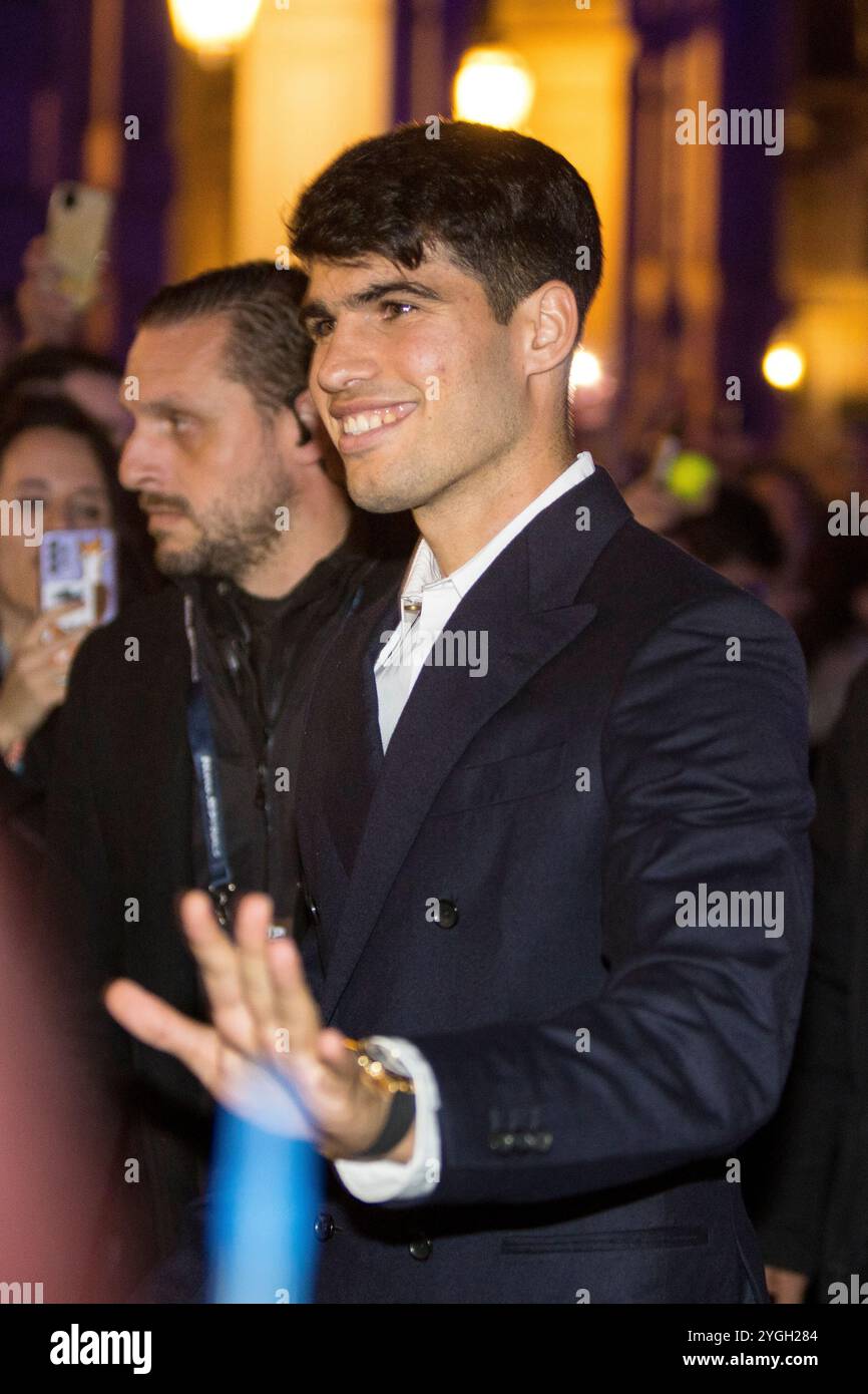 Turin, Italien. November 2024. Tennisspieler Carlos Alcaraz auf blauem Teppich vor dem Nitto ATP Finals 2024 Credit: Marco Destefanis/Alamy Live News Stockfoto